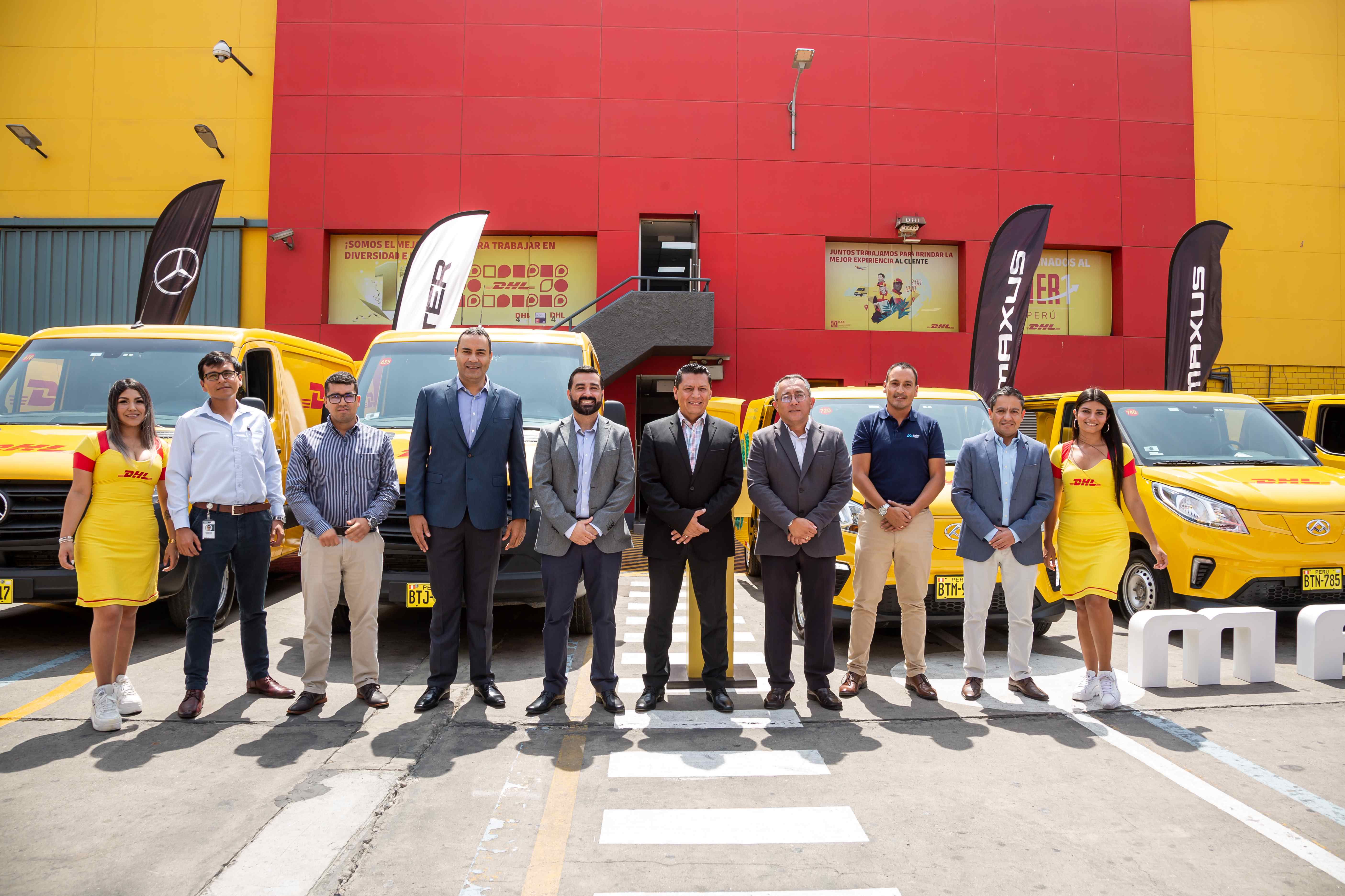 DHL Express adquirió 23 vans Sprinter de Mercedes-Benz y 6 vehículos eléctricos de Maxus modelo EV30L 